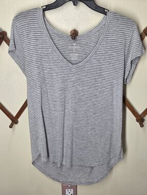 American Eagle Outfitters Gray & White Striped V-Neck Favorite Tee Size Small